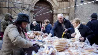 Así se honra a San Blas en Zaragoza: entre roscones y otros dulces para el mal de garganta