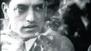 Luis Buñuel, en sus años en París: la fotografía corresponde a su participación en la película 'Montparnasse' (1929).