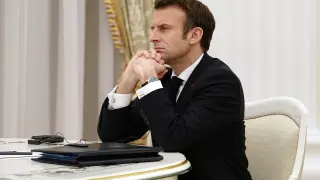 Emmanuel Macron, presidente francés, durante una de las reuniones con Putin