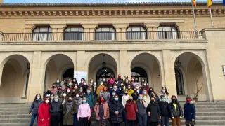 Las mujeres científicas del CSIC, junto con la celegada del Gobierno en Aragón.