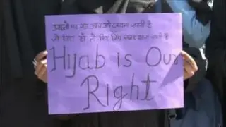 Grupos hindúes de derechas han prohibido su uso en los centros educativos de algunos estados del país