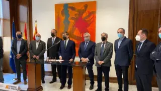 El Gobierno de Aragón y los agentes sociales firman el documento.