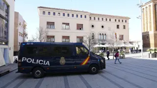 La Policía registra el Ayuntamiento de Cornellà.