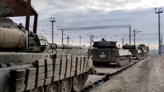 Tropas y armamento pesado ruso vuelven a sus cuarteles desde Crimea