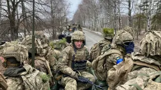 Militares ucranianos, de maniobras en una localización no revelada.