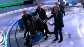 Momento de la pelea en la televisión ucraniana.