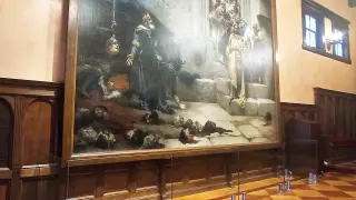 Pantalla de vidrio colocada delante del cuadro 'La Campana de Huesca', en el Salón del Justicia.