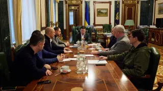El presidente ucraniano, Volodymyr Zelensky, se reúne con los líderes políticos.