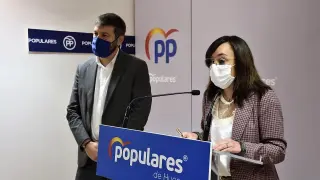 Los concejales Gerardo Oliván y Gemma Allué en la rueda de prensa de este viernes.