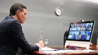 Sánchez participa en la reunión por videoconferenia que han mantenido los líderes de la OTAN