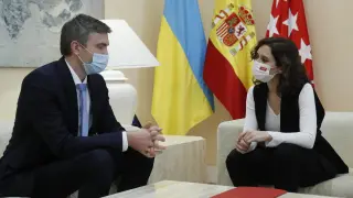 Dmytro Matiuschenko, responsable diplomático ucraniano, reunido junto con Díaz Ayuso en Madrid.