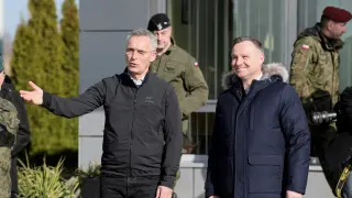 Andrzej Duda, el presidente polaco junto a Jens Stoltenberg, secretario general de la OTAN, en una reunión en Lask.