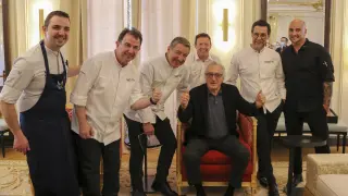 De Niro posa con los prestigiosos chefs