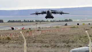 Uno de los aviones del Ejército del Aire despega de Albacete para llevar armas a Ucrania.