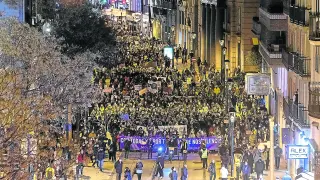 La manifestación del 8-M a su paso por el Coso de Zaragoza este lunes