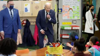 Biden visitó una escuela en Filadelfia
