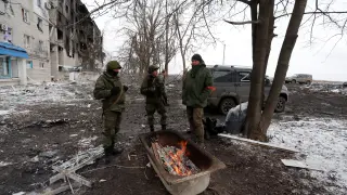 Militares pro rusos en Volnovaja (Donetsk).