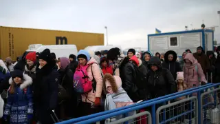 People flee from Ukra (41120740)