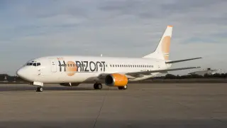 Avión de Air Horizont en el aeropuerto de Huesca