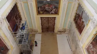 Andamios instalados para restaurar las pinturas de fray Manuel Bayeu.