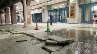 Daños ocasionados por el terremoto de magnitud 7,3 en Japón, de este miércoles.