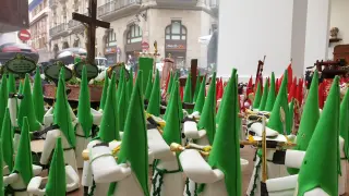 Exposición de cofrades en miniatura en comercios de la calle de Don Jaime I de Zaragoza.