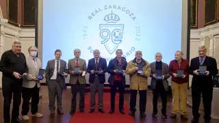 Entrega de insignias de oro y brillantes del Real Zaragoza por el 90 aniversario del club.