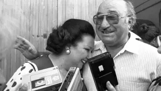 Montserrat Caballé y Bernabé Martí en el homenaje que recibió el tenor a finales de los 80 en su pueblo natal, Villarroya de la Sierra. gsc