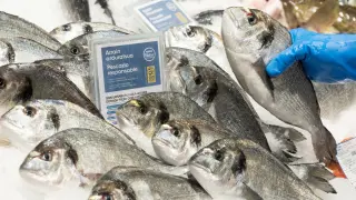 Eroski comercializa más de 150 especies de pescado sostenible entre frescos, congelados, conservas y comida para mascotas.