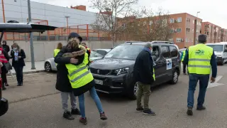 Despedida de los policías nacionales que salieron ayer desde Zaragoza.