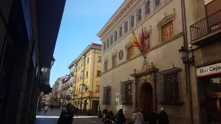 Fachada del Ayuntamiento jacetano.