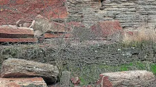 Parte del tramo derrumbado de la muralla, de 13 metros.