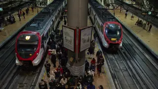 Viajeros en la estación de Cercanías de Atocha