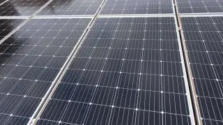 Placas solares en una instalación de autoconsumo en Aragón. gsc