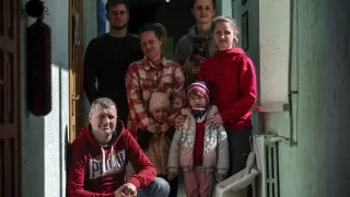 Dos familias ucranianas con casi todos sus miembros sordomudos.