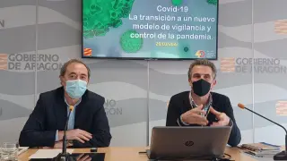 El director general de Salud Pública del Gobierno de Aragón, Francisco Javier Falo, y el gerente del Servicio Aragonés de Salud, José María Arnal.