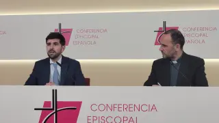 Director del secretaria del Sostenimiento de la Iglesia, José María Albalad, y el jefe de comunicación de la CEE, José Gabriel Vera.