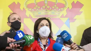 La ministra de Defensa, Margarita Robles, comparece ante los medios en su visita a la base aérea de Morón de la Frontera (Sevilla).