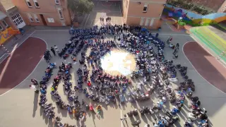 Celebración del Día Mundial de Concienciación sobre el Autismo en el colegio María Auxiliadora de Zaragoza.