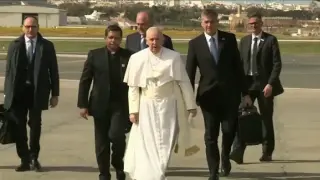 El papa Francisco aterriza en Malta y no descarta viajar a Kiev