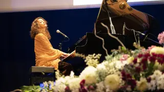 La gala de entrega de premios ha estado amenizada por la música de Carmen París.
