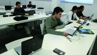 Clase de Ingeniería Informática de la Universidad de San Jorge en el edificio Félix de Azara en Walqa, Huesca.