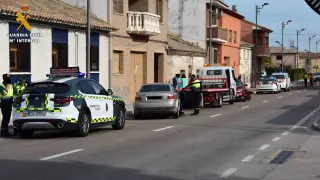 La Guardia Civil investiga al conductor que causó un accidente en Quinto de Ebro.