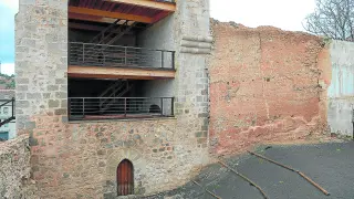 Torre de la Bombardera y tramo de la muralla contiguo.
