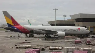 Foto de archivo de un avión en el aeropuerto de Manila