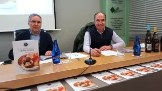 Carmelo Bosque y Salvador Alagón, en la presentación de los Talleres Huesca La Magia de la Gastronomía 2022.