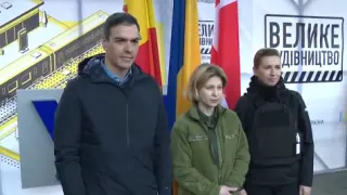 Pedro Sánchez en Kiev, junto a la primera ministra danesa