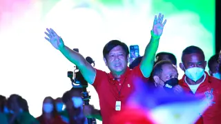 'Bongbong' Marcos, el hijo del dictador Ferdinand Marcos, es el candidato a la presidenciales que lidera las encuestas