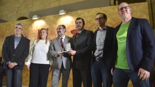 El presidente Lambán ha entregado a la Zona Zero la medalla al mérito social en el acto del Día de Aragón celebrado en el Museo de Huesca.