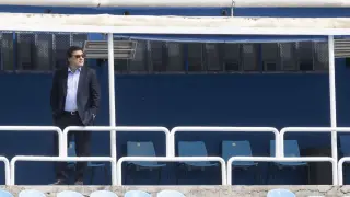 Raúl Sanllehí, futuro director general del Real Zaragoza, anteayer viendo el entrenamiento.